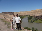 Мы (Любашка, я и Серега) на фоне реки и каньона.