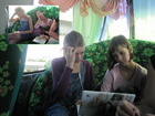Усевшись на заднее сиденье автобуса девчата начали смотреть какое-то кино, но через минут двадцать-тридцать, они так сидя и заснули.